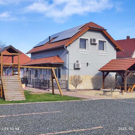 Aranyhal Apartman シャールヴァール エクステリア 写真